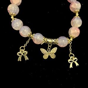 Pink and white beaded bracelet with silver butterfly charms #fairycore
18cm/7.09
